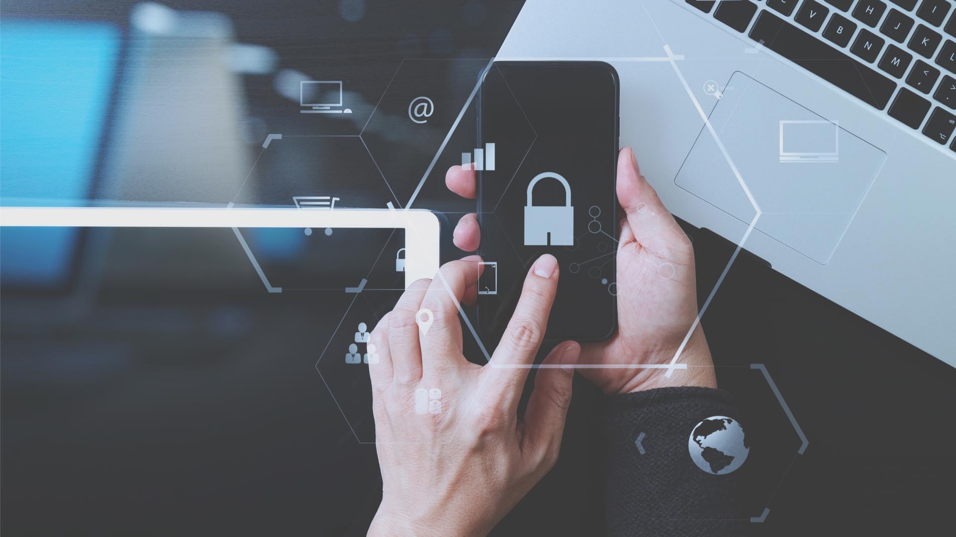 هل قمت بشِراء هاتف جديد؟ إليك بعض الخطوات الأساسية لحمايته من الإختراق! 18 خطوات أساسية لحماية الجوال الخاص بك وتحسين الخصوصية